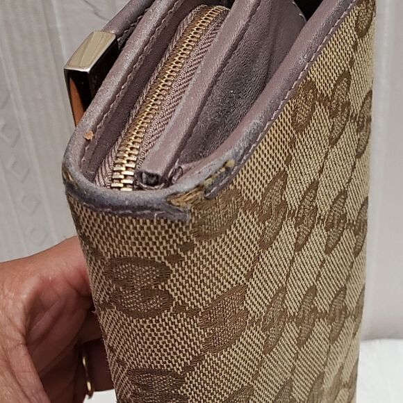 Gucci Bifold Signature Canvas Long Wallet - Picture 8 of 10